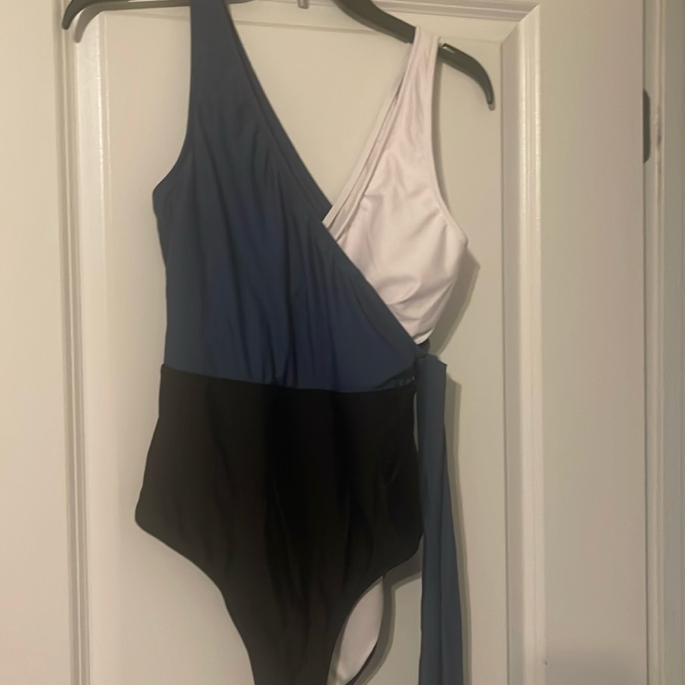 Tri color swim suit